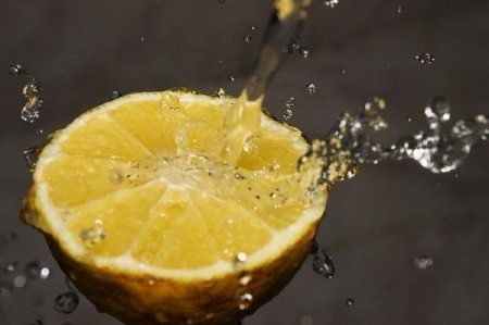 benefits of lemon water splash