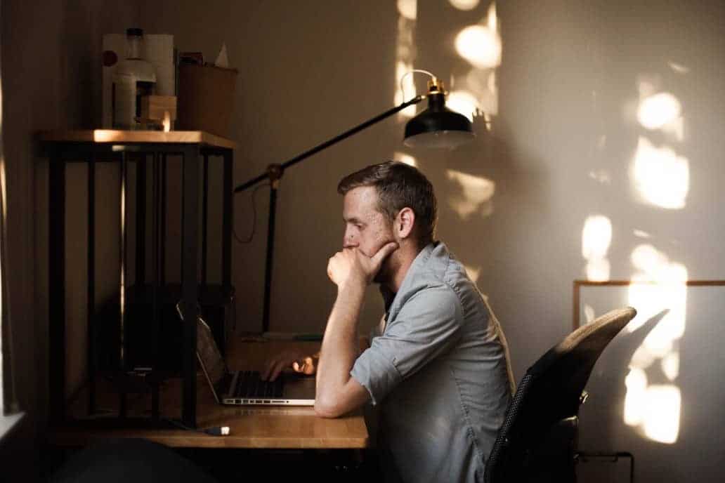 10 Ways to Stay Focused on Your Dreams When You Have Bills