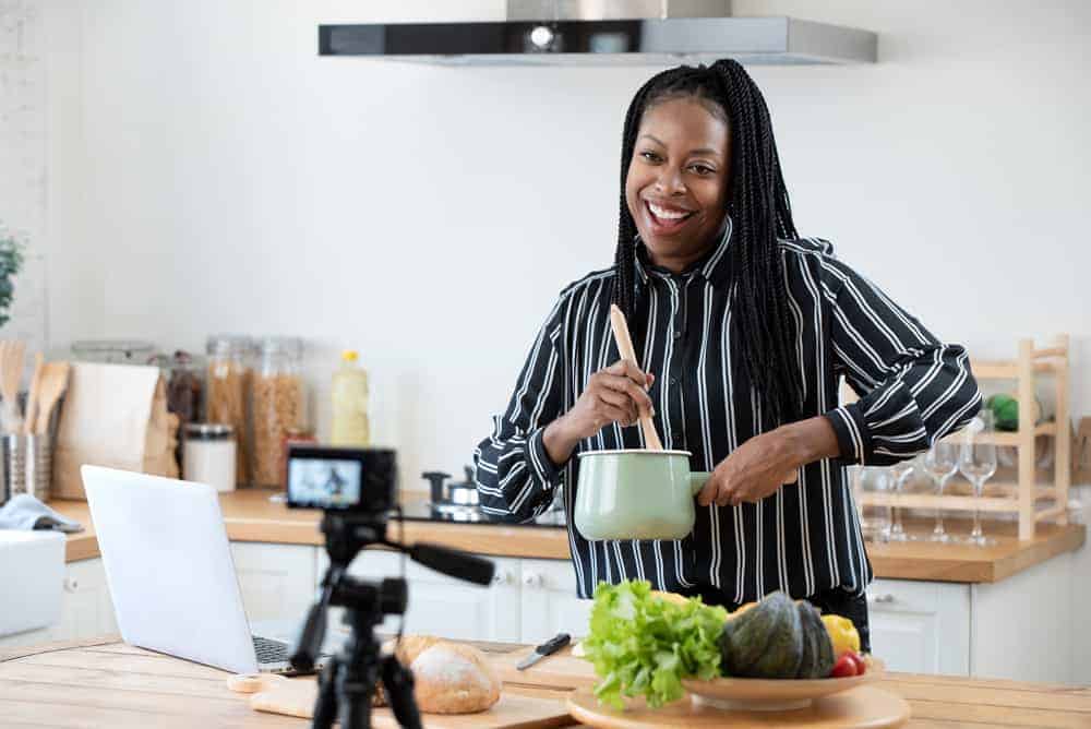 10 Inspiring YouTubers You Have to Subscribe to in 2020