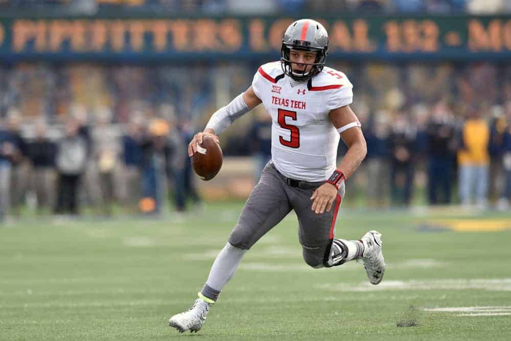 Why Does a Patrick Mahomes Football Pass Look So Beautiful? These  Physicists Believe They Have the Answer - WSJ