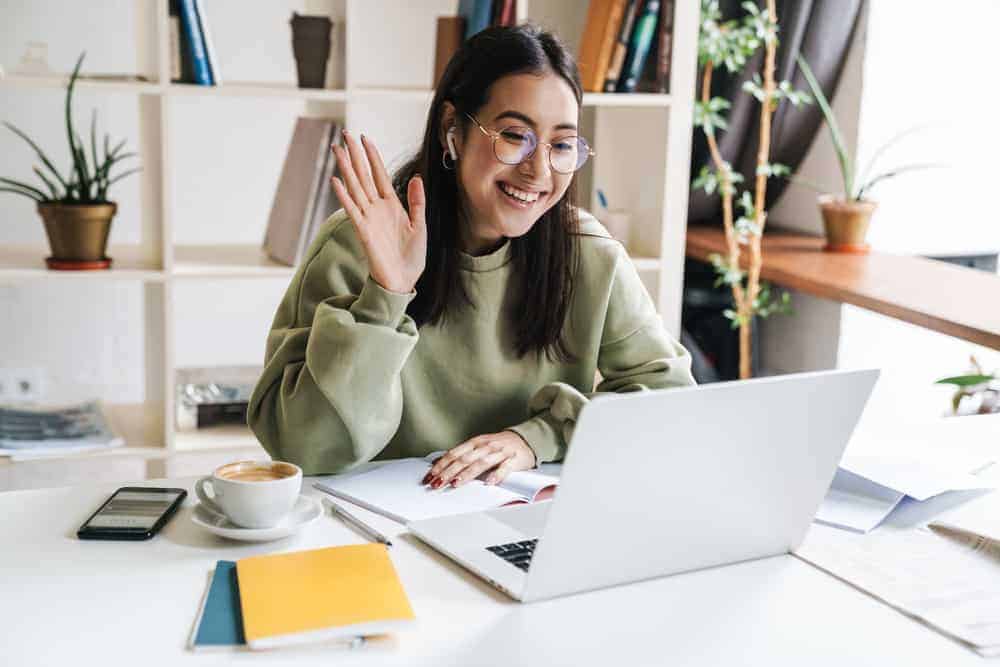 How to Stay Connected When You Miss Your Family and Friends