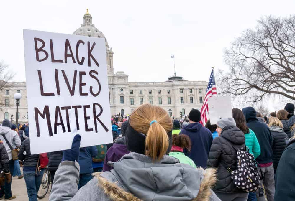 As a White Person, Here Are 3 Things We Can Do to Support Justice For Black People