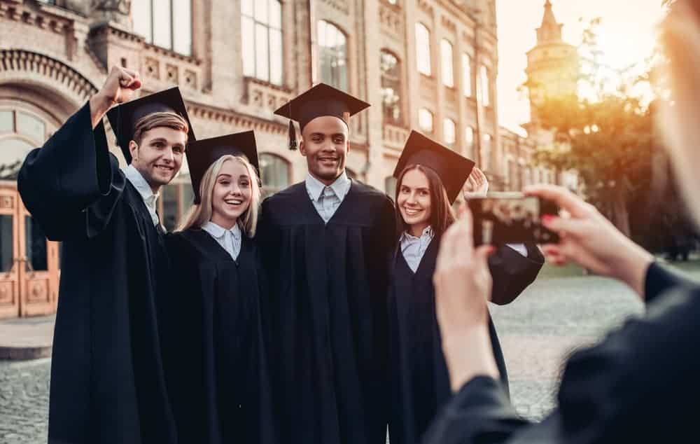 Featured image of post Inspirational Senior Quotes 2021 - I&#039;ve always known that family is most precious, but now i&#039;m horrified at the thought of.