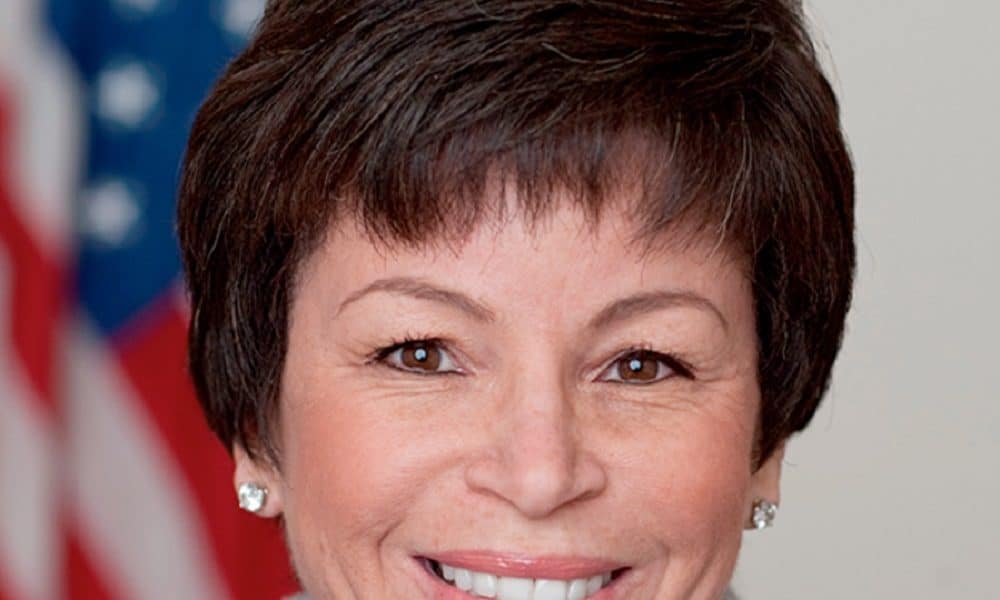 Todocreer Home 12 Valerie Jarrett Quotes From An American Businesswoman and Politician