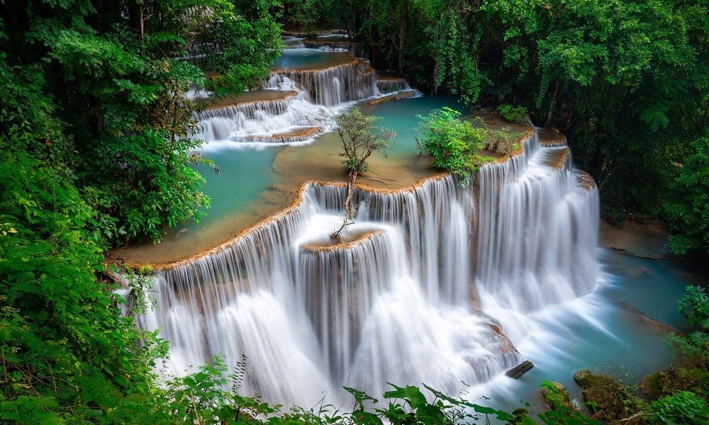 Todocreer Home 35 Waterfall Quotes honoring this natural miracle