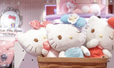 Hello Kitty stuffed toy basket of Hello Kittys
