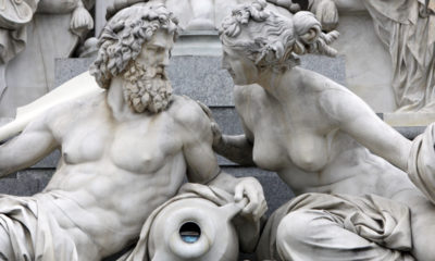 Statue Quotes Celebrating Stoic and Timeless Beauty